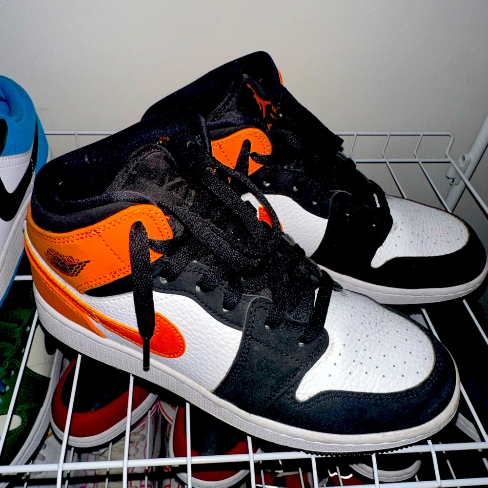 Jordan 1 mid GS in ‘shattered backboard’